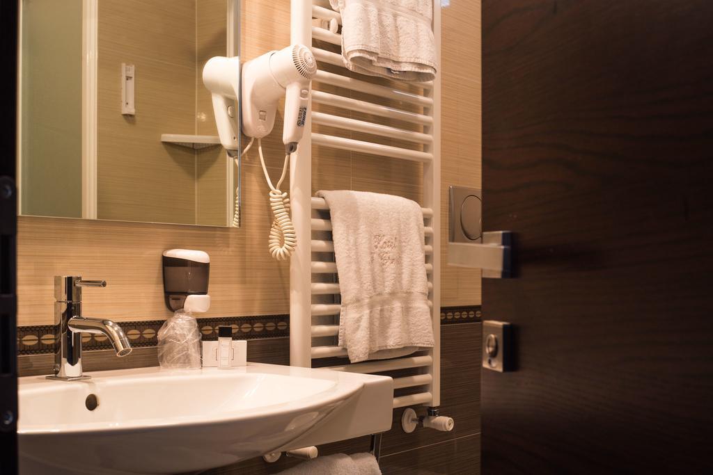 גרוסטו Hotel I Crespi מראה חיצוני תמונה